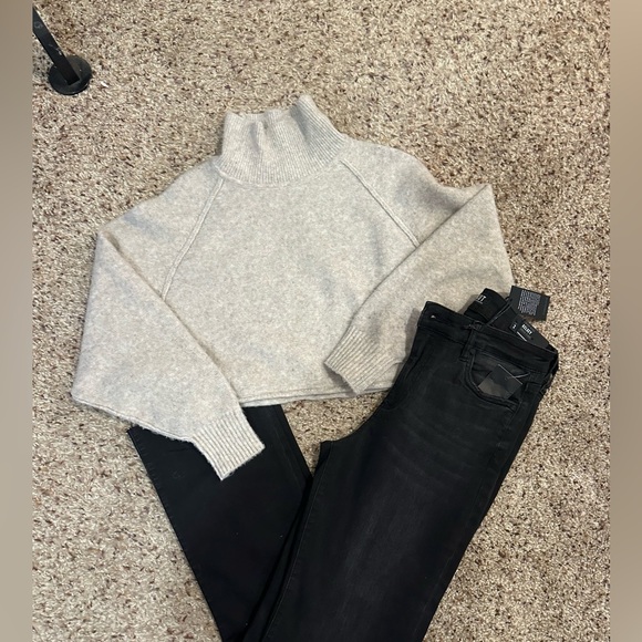 Urban Outfitters super soft crop sweater small - Picture 2 of 6